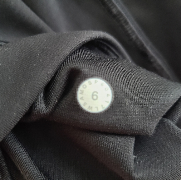 Lululemon Black Train Times 25" - size 6 - Picture 5 of 5